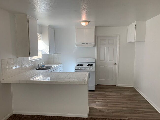 Building Photo - Newly Remodeled Duplex in Modesto