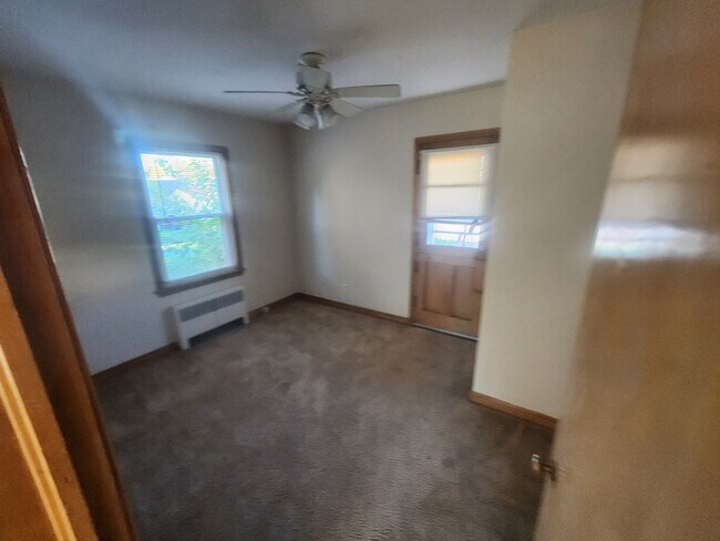 Building Photo - 313 N 75th St
