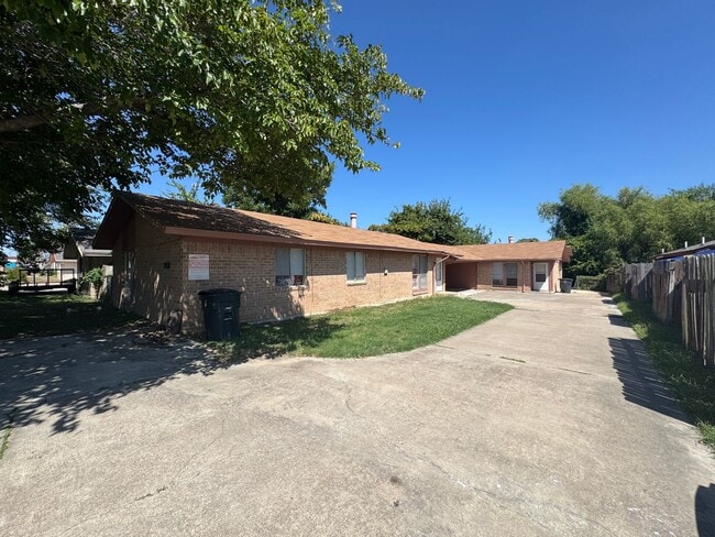 Building Photo - 2210 Wheeler Ave