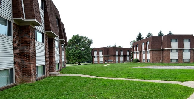 Parkway Plaza Apartments - Parkway Manor