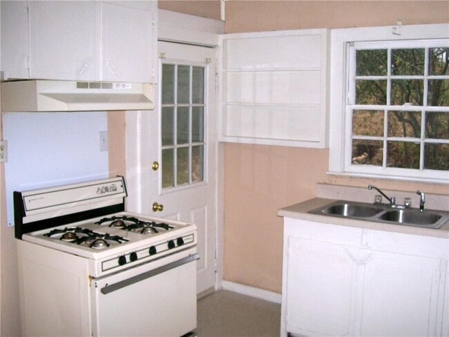 Building Photo - 35 Ryan St