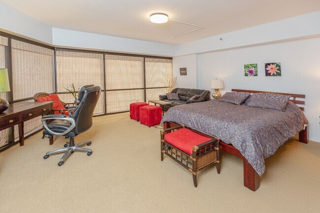 Foto del edificio - 1 BD Fully Furnished Downtown Location