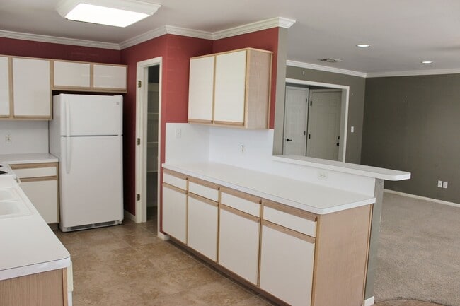 Building Photo - 347 Stone Hill Dr