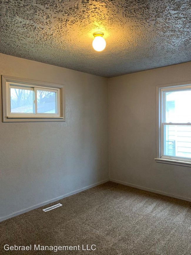 Building Photo - 4025 N Dort Hwy
