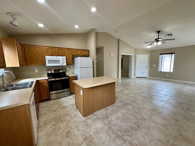 Building Photo - 41841 W Sunland Dr