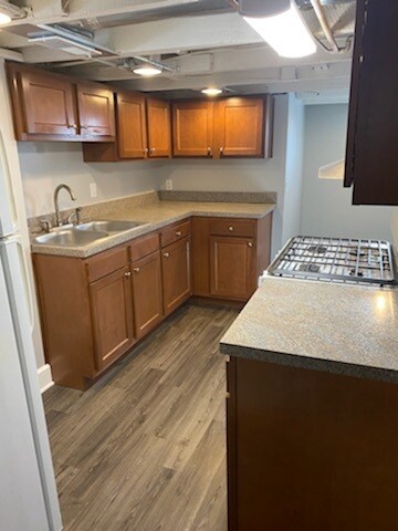 Foto del edificio - 305 W Main St