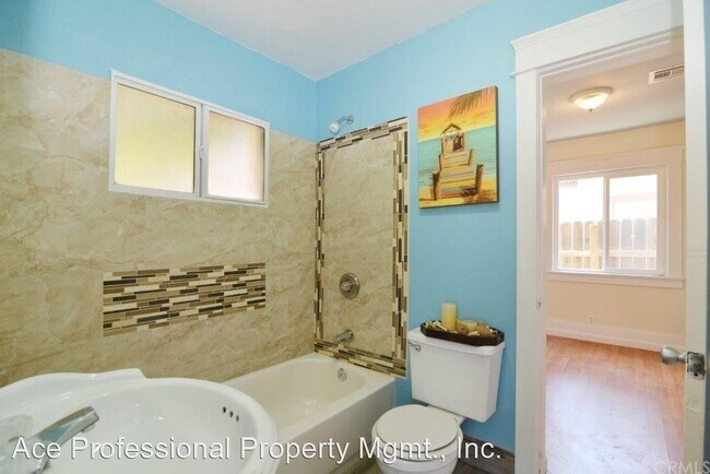 Building Photo - 2 br, 1 bath House - 807 W. Chestnut Street
