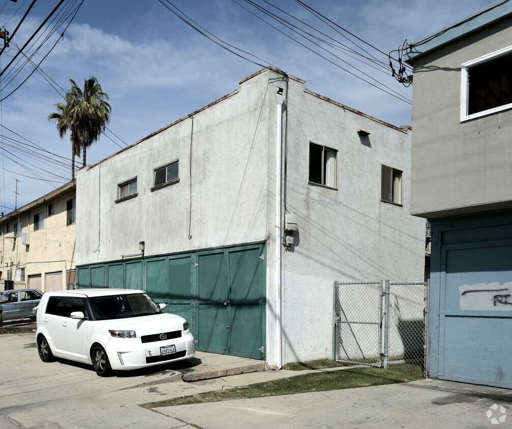 Building Photo - 2557-2563 Pasadena Ave