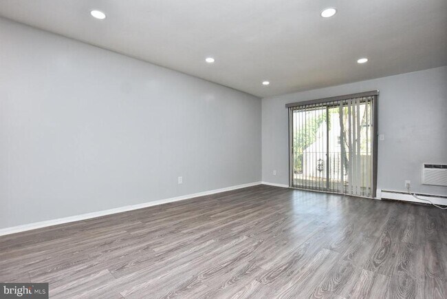Foto del edificio - 604 Garnet Dr