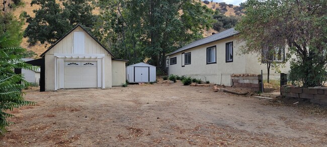 Foto del edificio - Charming Renovated Lebec Home - 3+2 with 2...