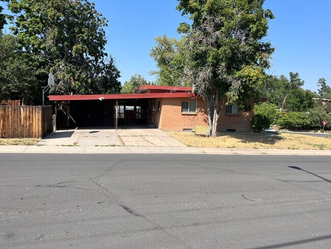 Foto del edificio - Amazing price amazing location 3+ bedroom house available 9/26