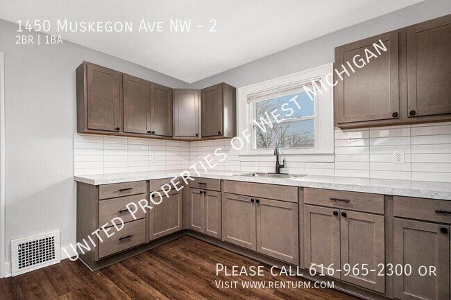 Foto del edificio - Available Now | Beautiful 2 Bedroom Upper ...