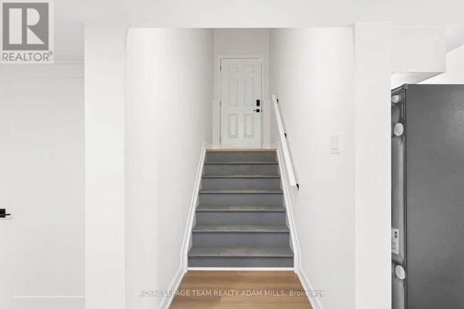 Building Photo - 203 Teskey St