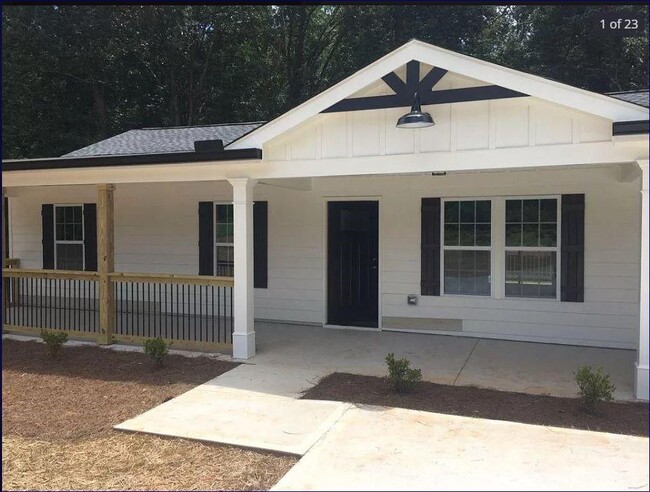Foto del edificio - 1696 Daves Creek Dr