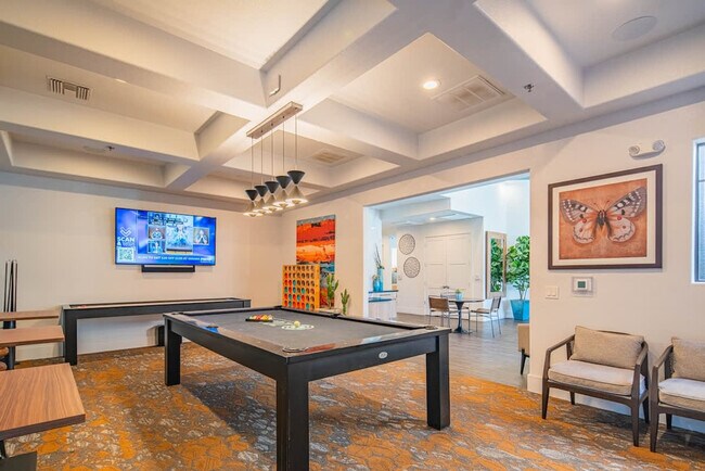 Foto del edificio - 7455 N 95th Ave