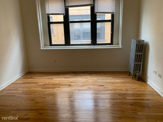 Building Photo - 2 br, 1 bath Apartment - 4031-4035 W Gladys