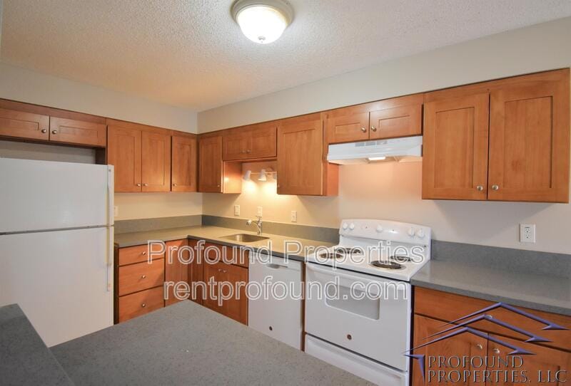 Primary Photo - 8745 SW Beaverton Hillsdale Hwy