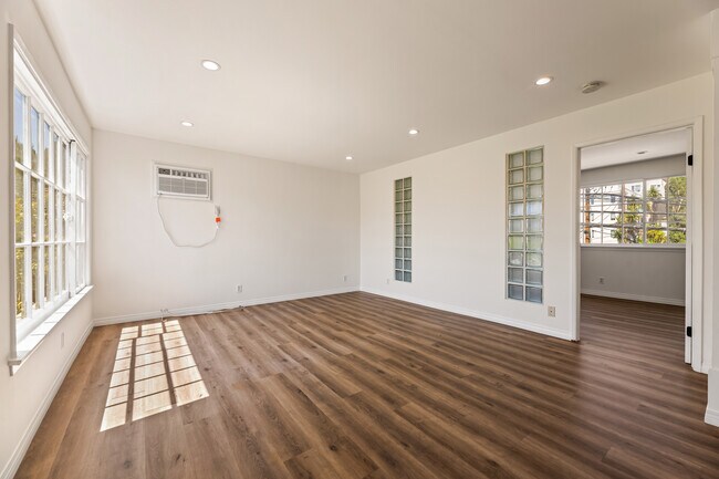 Foto del edificio - 801 S Burnside Ave