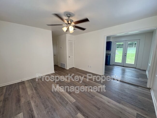 Building Photo - 4920 Gardiner Dr