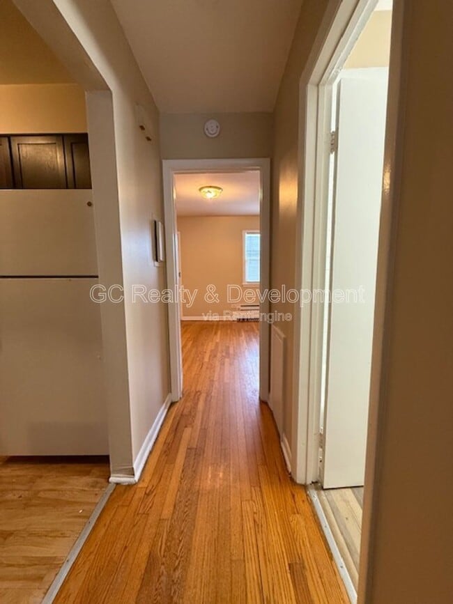 Building Photo - 227 Uteg St