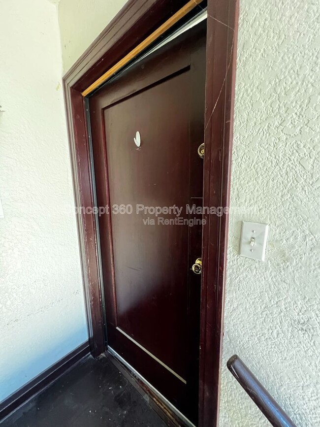 Building Photo - 1421 1/2 Obispo Ave