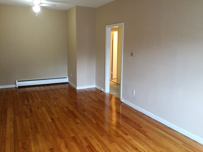 Building Photo - 205 Elm St