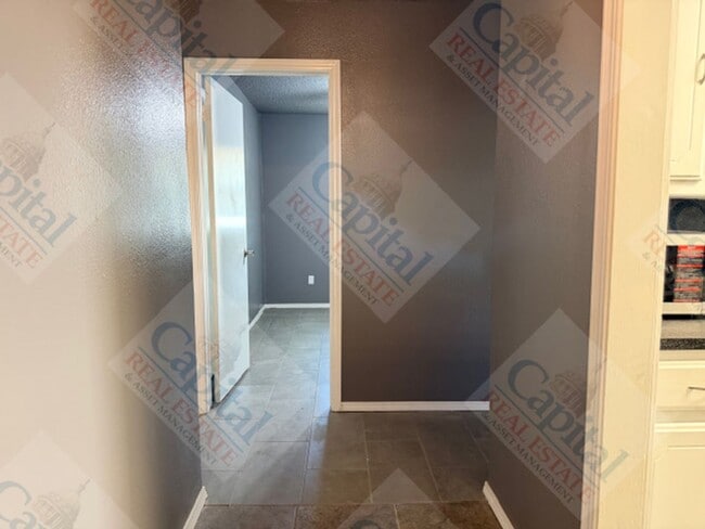 Building Photo - 804 Ranchoak Dr