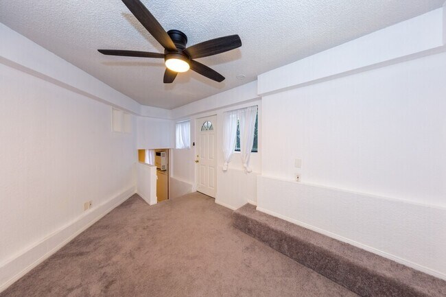 Foto del edificio - 5845 S Mansfield Ave
