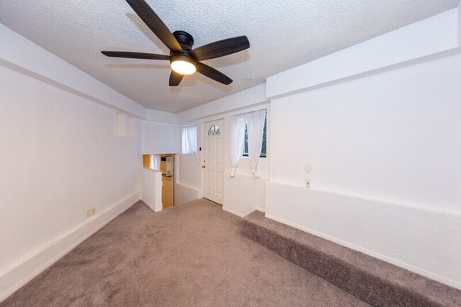 Building Photo - 5845 S Mansfield Ave