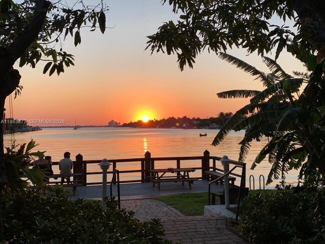 Building Photo - 8620 Byron Ave