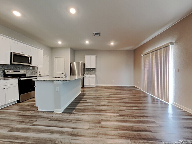 Foto del edificio - 14335 Palm Ridge