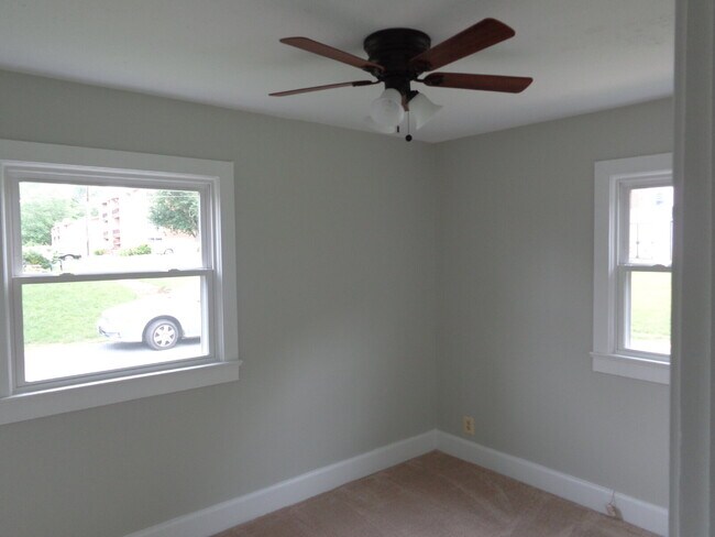 Foto del edificio - 607 Waterloo Rd