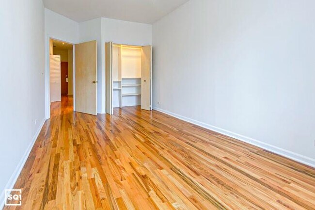 Building Photo - 2 bedroom in Chicago IL 60657