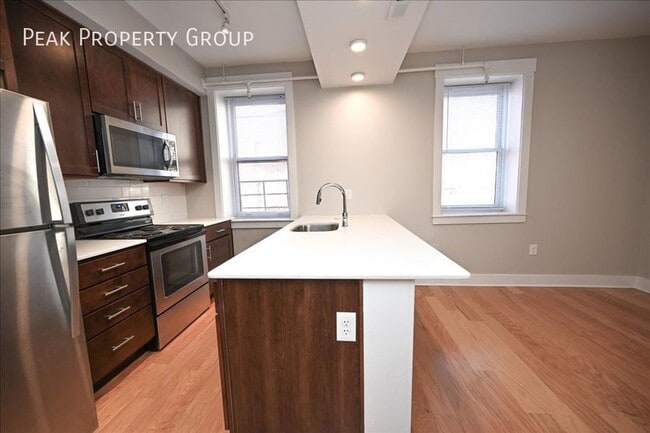 Building Photo - 433 E 13th St