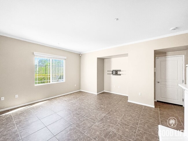 Building Photo - Stunning 3BD/3BA Townhouse in San Marcos W...