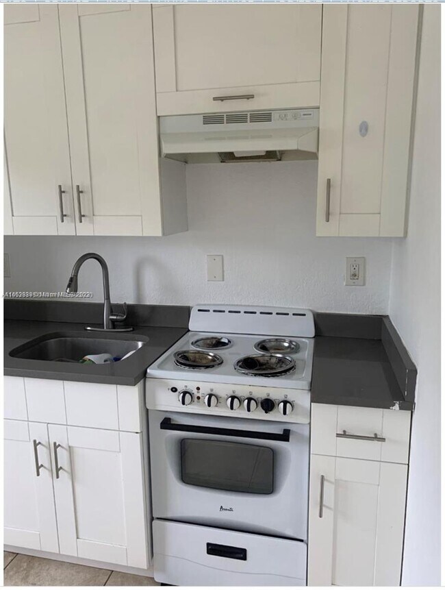 Foto del edificio - 275 NW 81st St.