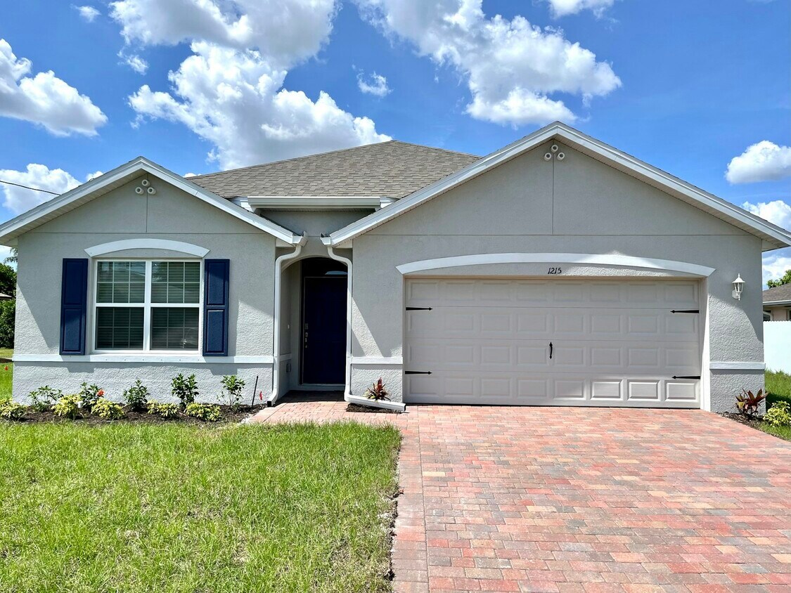 Primary Photo - 1215 SE 20th St