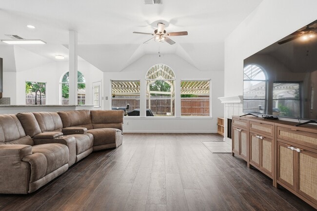 Building Photo - 7218 Gingerberry Dr