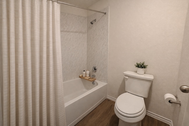 Foto del edificio - 1324 Stuarts Frst Dr