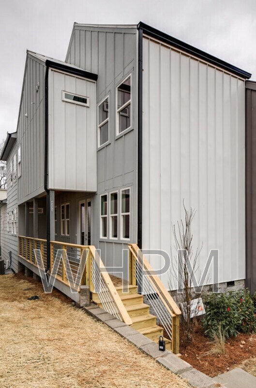 Building Photo - 423a 35th Ave N