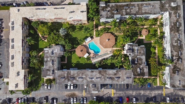 Foto del edificio - 1333 E Hallandale Beach Blvd