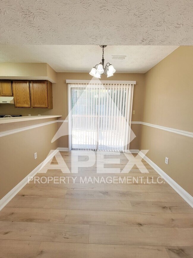 Foto del edificio - 3 Bed/ 2.5 Ba home w/Hardwood floors, Fireplace and oversized 1-Car Garage - WEST Knoxville!!