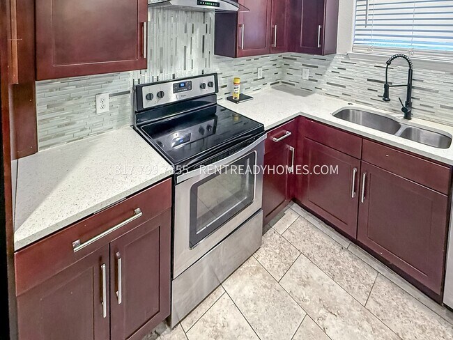 Foto del edificio - 3218 Merida Ave