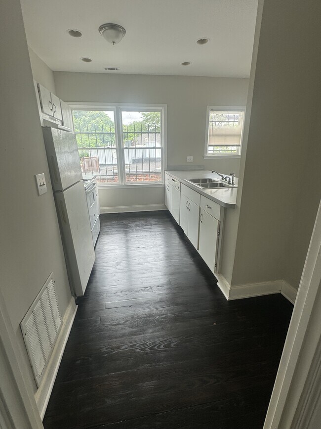 Foto del edificio - 799 Cascade Ave SW