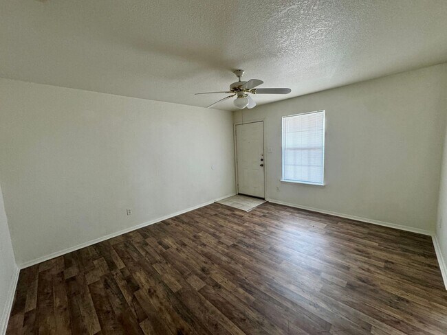 Foto del edificio - 3404 Zephyr Rd