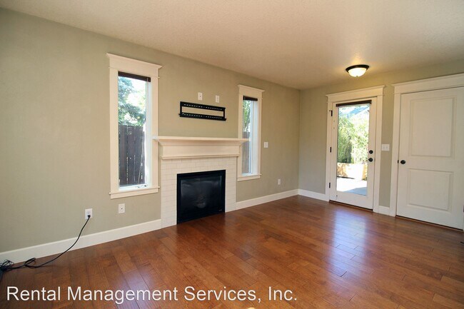 Foto del edificio - 3 br, 2.5 bath House - 866 N Farragut St