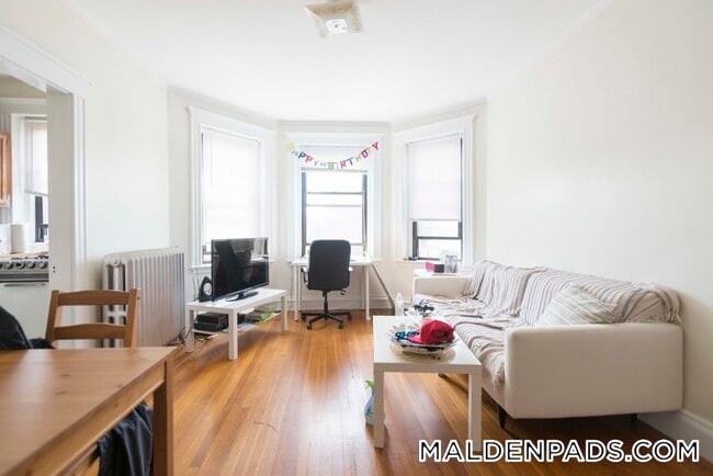 Building Photo - 17-19-19 Washington St S