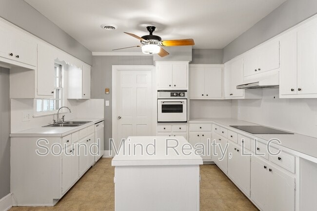Building Photo - 1821 Oakdale Dr W