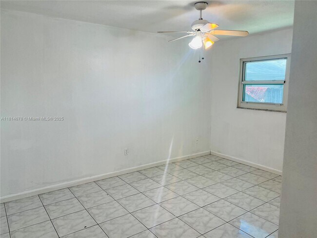 Foto del edificio - 4680 SW 29th Terrace