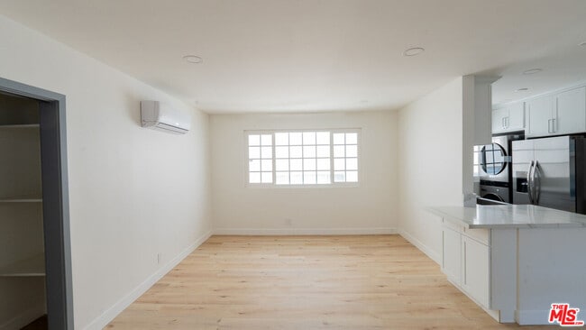 Building Photo - 835 S Sherbourne Dr
